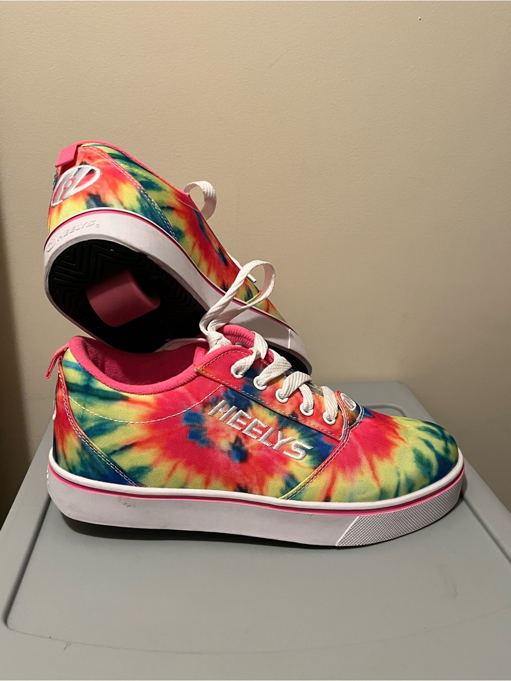 Heelys Pro 2 Prints Tie Dye Low Top Sneaker Shoes w/ Wheels Women’s US 7